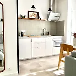 Appartement La Maison Du Douanier. Un Balcon Au Soleil Antibes