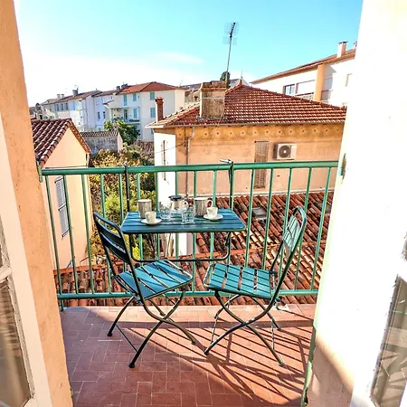 La Maison Du Douanier. Un Balcon Au Soleil * Αντίμπ